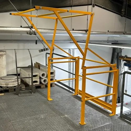 Mezzanine gate KH1020 on mezzanine floor of warehouse
